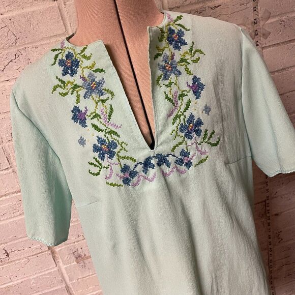 Vintage Short Sleeve Embroidered 60's Blouse Shirt Mint Medium - Picture 1 of 8